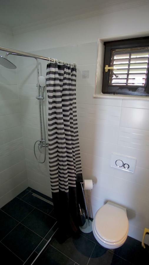 Apartmani Laura โตรกีร์ ภายนอก รูปภาพ