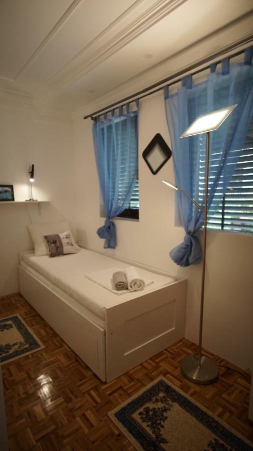 Apartmani Laura โตรกีร์ ภายนอก รูปภาพ
