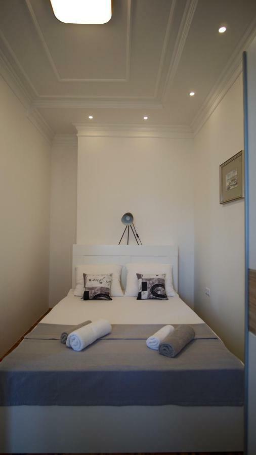 Apartmani Laura โตรกีร์ ภายนอก รูปภาพ