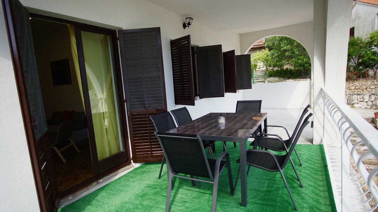 Apartmani Laura โตรกีร์ ภายนอก รูปภาพ