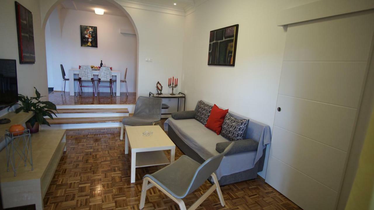 Apartmani Laura โตรกีร์ ภายนอก รูปภาพ