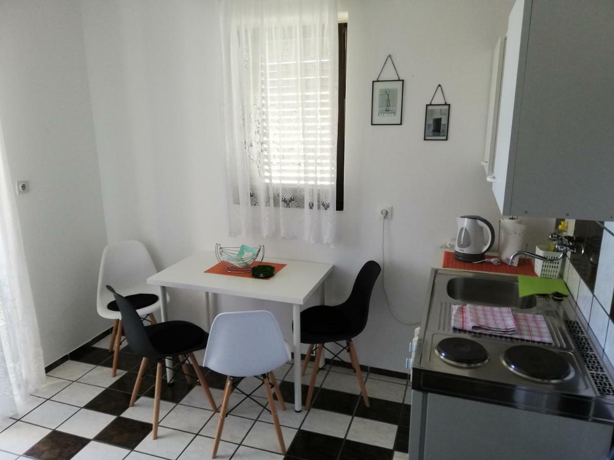 Apartmani Laura โตรกีร์ ภายนอก รูปภาพ