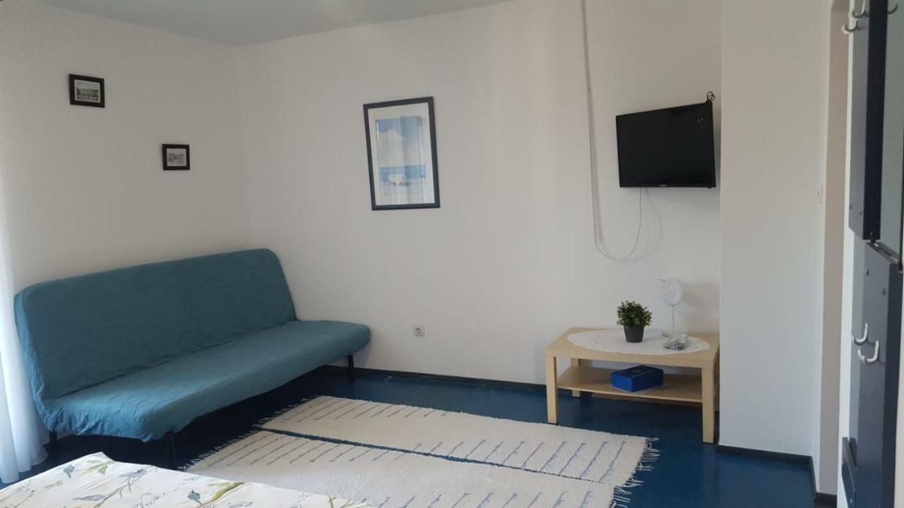 Apartmani Laura โตรกีร์ ภายนอก รูปภาพ