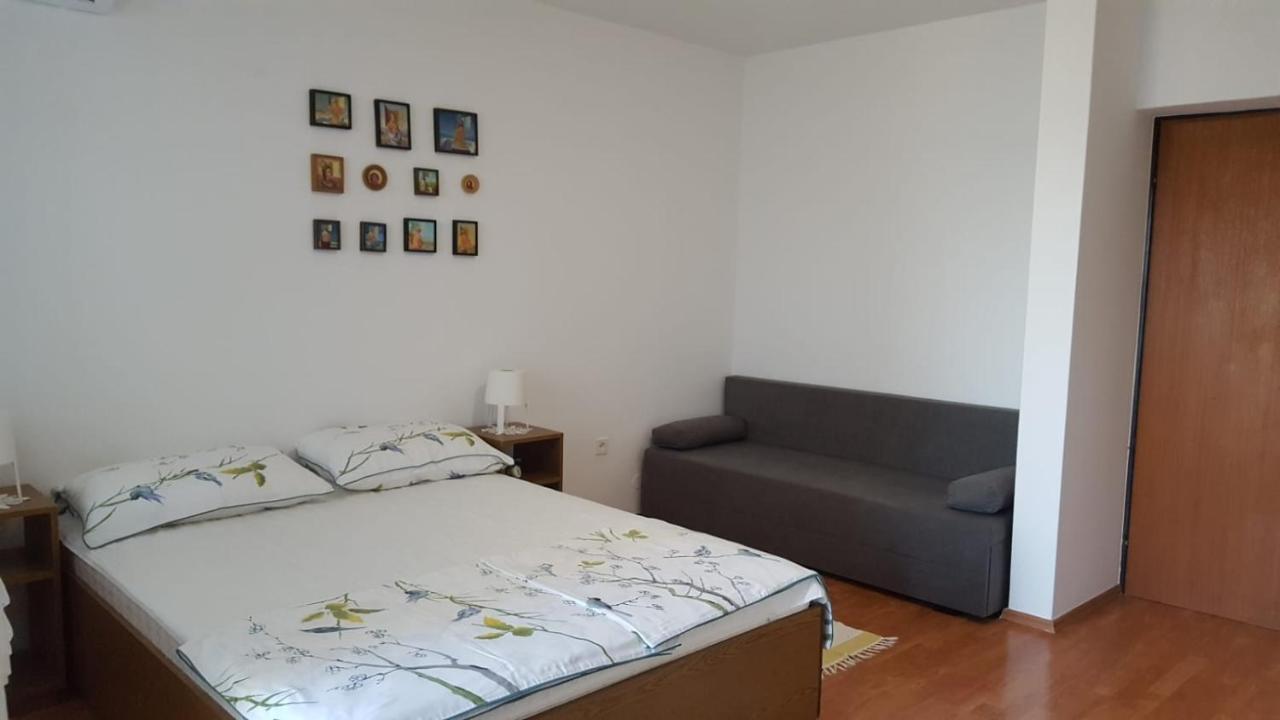 Apartmani Laura โตรกีร์ ภายนอก รูปภาพ